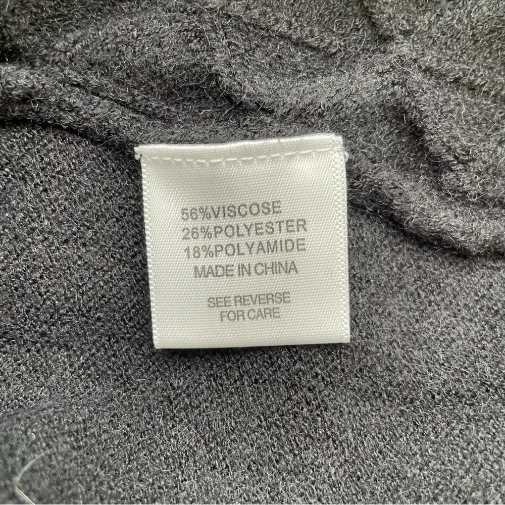 Haight Ashbury XS Cropped 3D Scallop Sweater Black - Picture 7 of 8